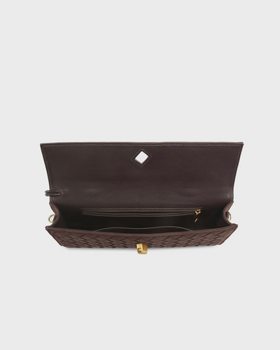 Amara Clutch Väska i Mocka